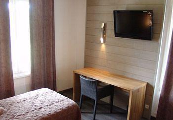 Brit Hotel Du Golf Le Lodge 萨利-德贝阿恩 外观 照片