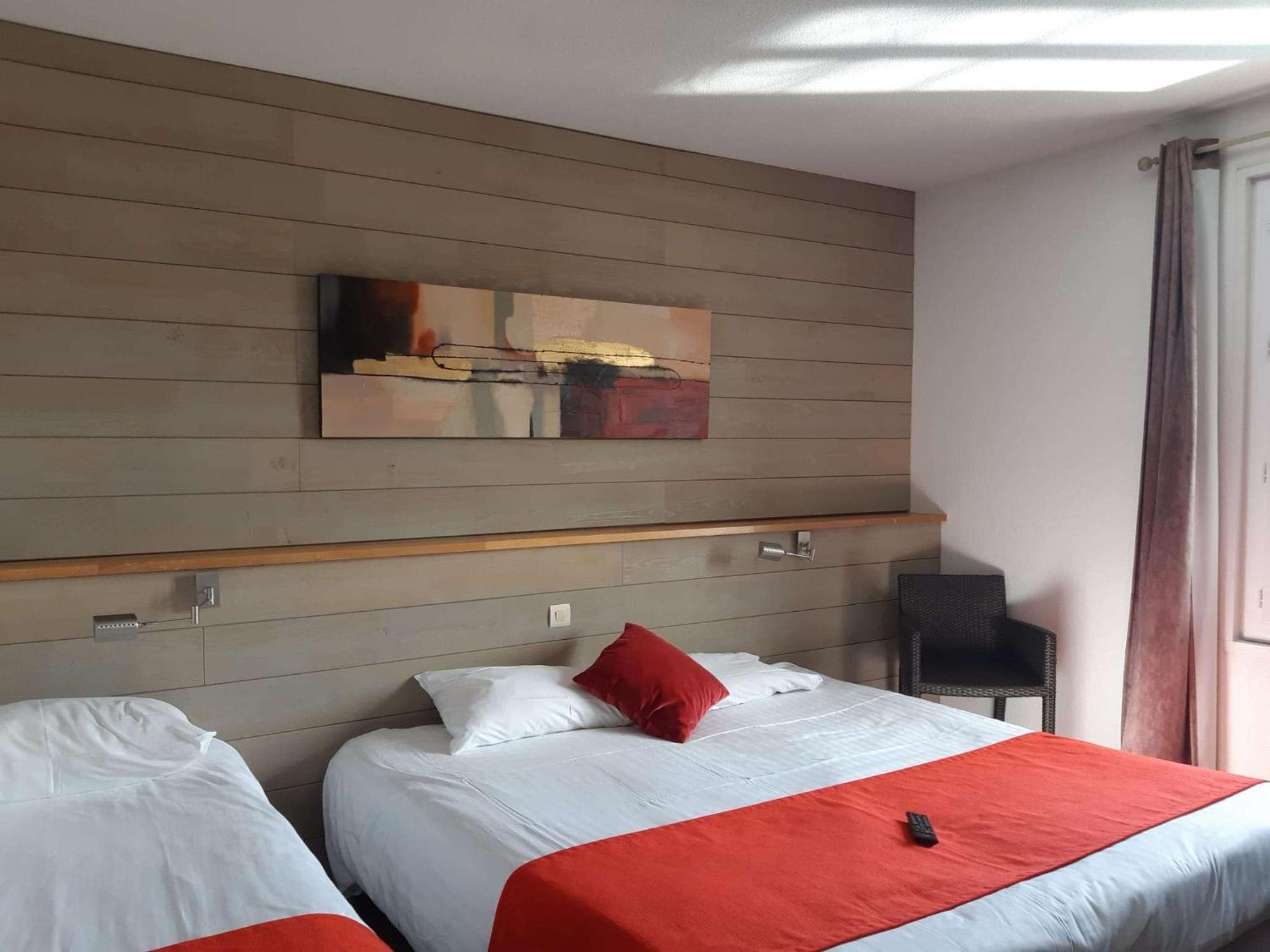 Brit Hotel Du Golf Le Lodge 萨利-德贝阿恩 外观 照片