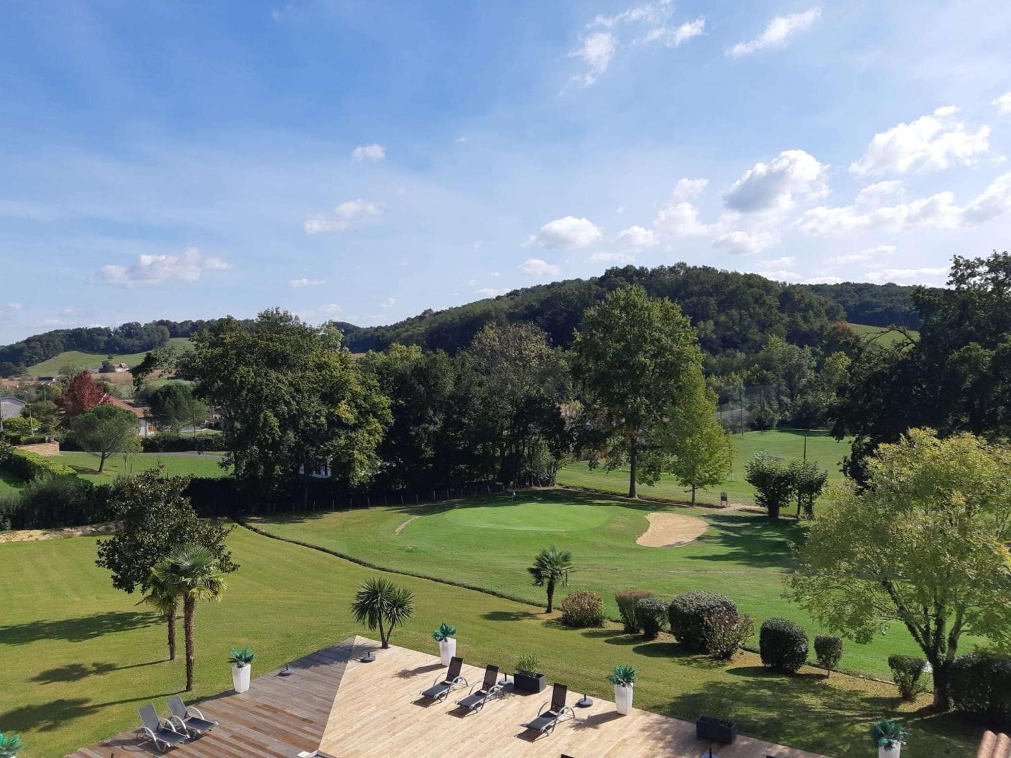 Brit Hotel Du Golf Le Lodge 萨利-德贝阿恩 外观 照片