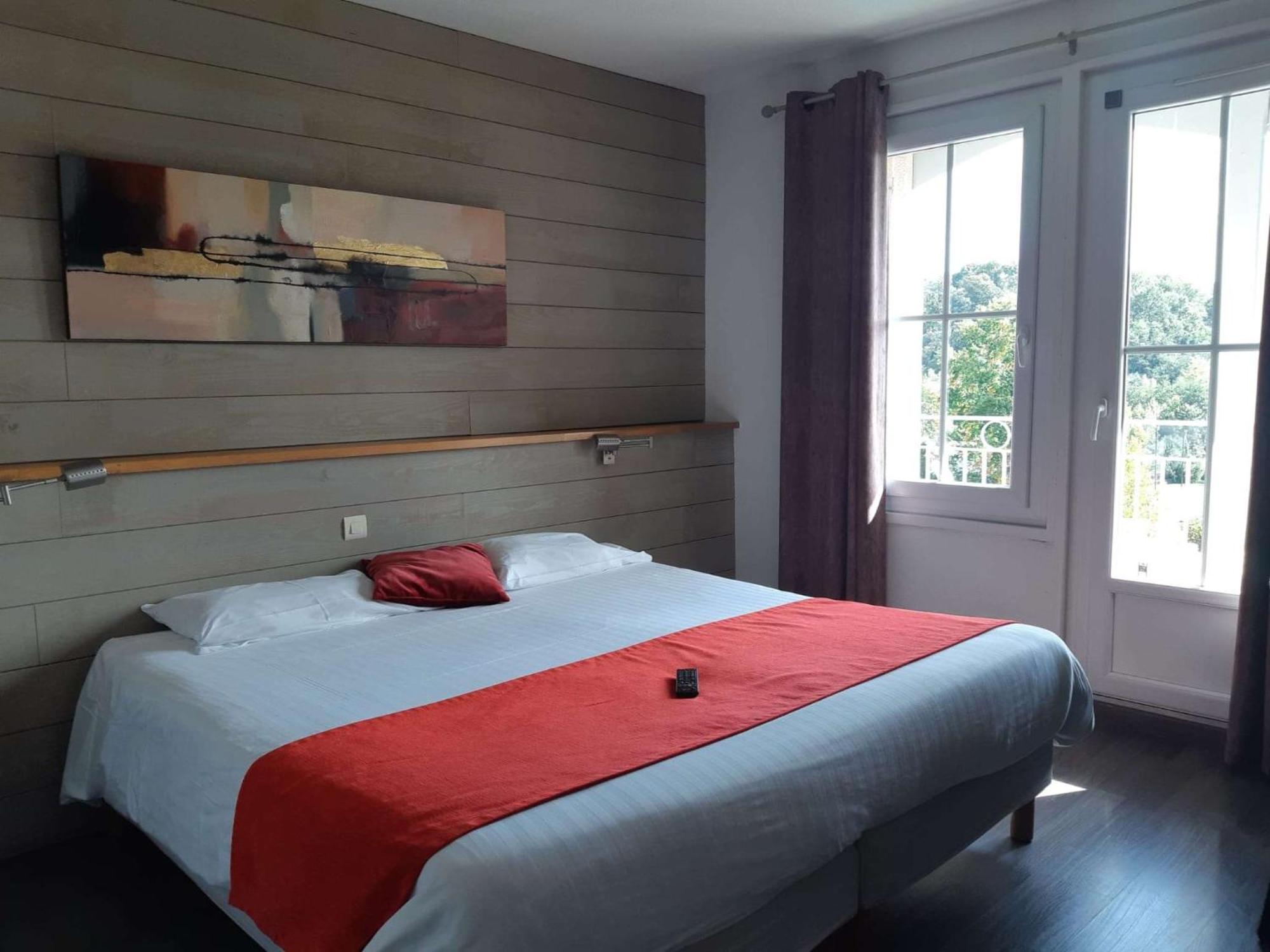Brit Hotel Du Golf Le Lodge 萨利-德贝阿恩 外观 照片