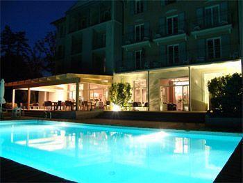 Brit Hotel Du Golf Le Lodge 萨利-德贝阿恩 外观 照片
